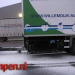 Kleine brand in oplegger vrachtwagen IJsselmuiden