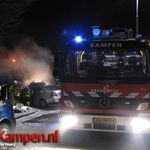 Fikse brand legt auto in de as