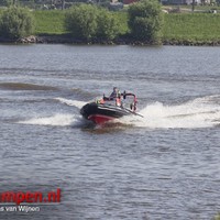 Brandweer rukt met boot uit naar buitenbrand