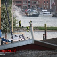 Polyester bootje in de brand