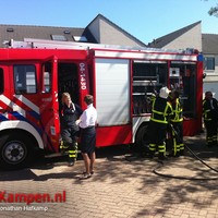 Buurtbewoners blussen buitenbrand