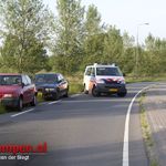 Automobilist rijdt auto tegen vrachtwagen