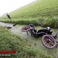 Koets en paarden te water bij optocht: 1 gewonde