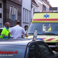 Jongen lichtgewond na aanrijding auto - brommer