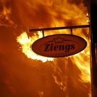 Zeer grote brand verwoest schoenenwinkel Oudestraat