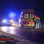 Auto klapt tegen boom Kamperstraatweg De Zande