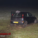 Vrouw met auto van de weg Kamperstraatweg Wezep