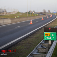 N50 uren dicht door olie op het wegdek
