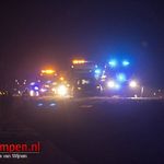 Gladheid op Drontermeerdijk: voertuigen in het water