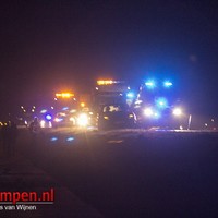 Gladheid op Drontermeerdijk: voertuigen in het water