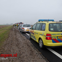 Auto te water langs de N50 bij Kampen
