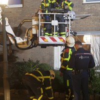 Schoorsteenbrand aan de Dorpsweg in IJsselmuiden.