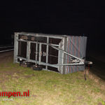 Busje van de weg door harde wind N50 Kampen