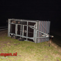 Busje van de weg door harde wind N50 Kampen