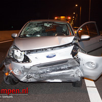 Automobiliste botst tegen vangrail op de N50