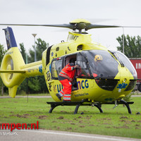 Traumahelikopter assisteert ambulance langs de N50