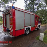 Brandweer verwijdert afgebroken tak