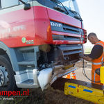 Vrachtwagen rijdt in op file op de N50