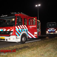 Auto verandert in vuurzee op Kamperstraatweg