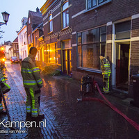 Wateroverlast door noodweer bij woning in binnenstad Kampen