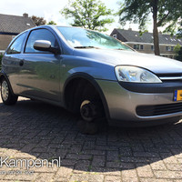Politie zoekt daders van diefstal wiel van auto