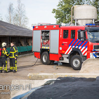 Tractor uitgebrand op erf boerderij Akkerweg Zalk