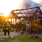 Felle brand verwoest schuur in Zuideinde (gem. Kampen)
