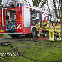 Brandweer pompt bootje leeg dat water maakte