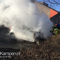 Auto door brand verwoest Van Gelderplantsoen Kampen