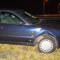 Auto in sloot na aanrijding op N50 bij Zalkerbroek