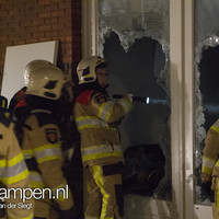 Brandweer snel in actie bij woningbrand