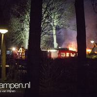 Tuinhuisje uitgebrand, groot opgeschaald