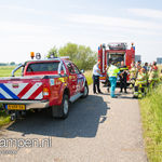 Man met scootmobiel in het water naast de N50