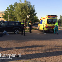 Auto komt in botsing met fietsster
