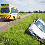 Auto van de weg op de Polweg bij Kamperveen/Wezep