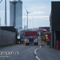Lastig te bereiken brand op terrein schroothandel Kampen