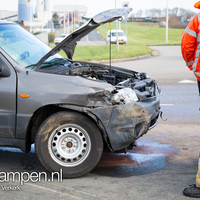 Vrachtwagen verliest liters diesel na aanrijding in Kampen