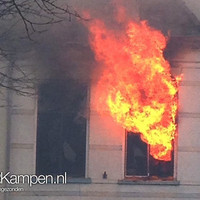 Grote brand verwoest woning in centrum van Kampen