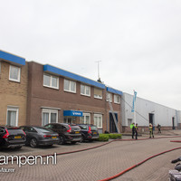 Grote brand in bedrijf  Genemuiden snel onder controle