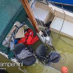Brandweer IJsselmuiden assisteert bij gekantelde boot